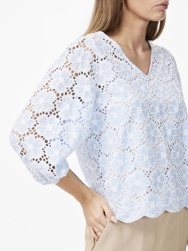 YAS BEAUTY Broderie Top - Clear Sky