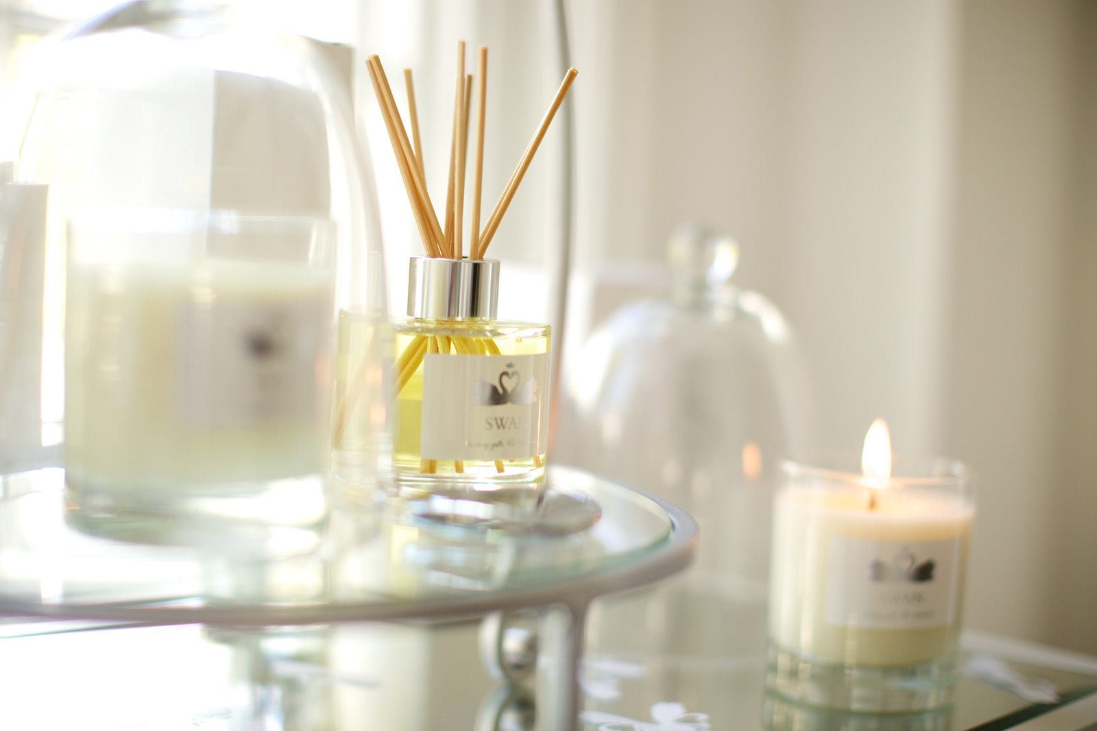 SWAN Boutique Candle English Pear Freesia – SWAN Boutique